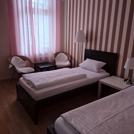 โฮเทล-เพนชั่น ชาร์ลอทเทนบวร์ค Hotel เบอร์ลิน ภายนอก รูปภาพ