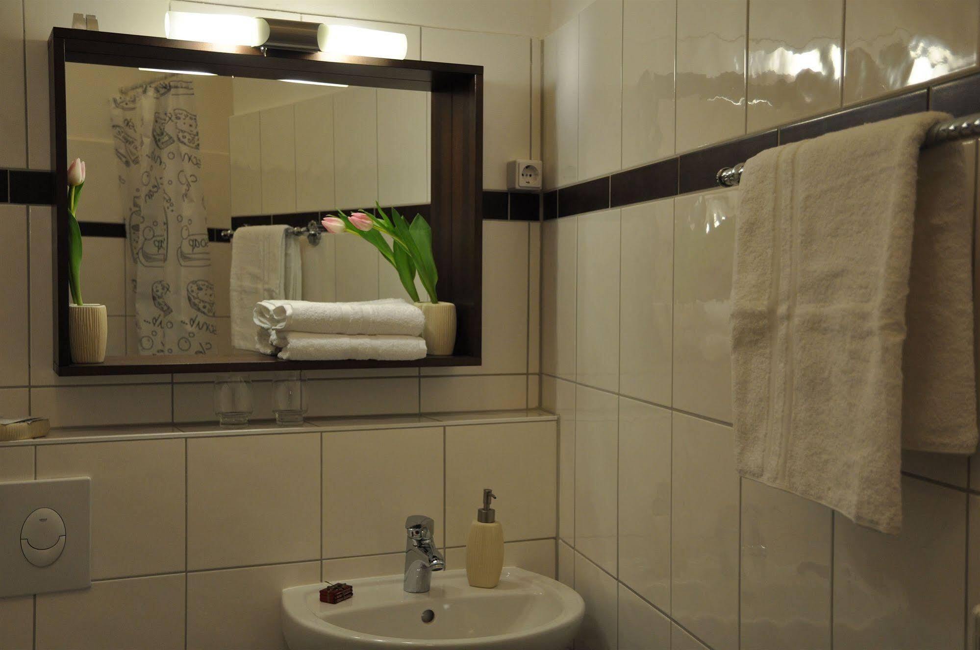 โฮเทล-เพนชั่น ชาร์ลอทเทนบวร์ค Hotel เบอร์ลิน ภายนอก รูปภาพ