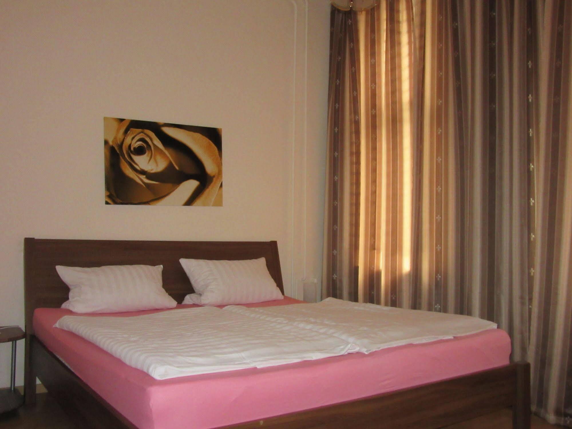 โฮเทล-เพนชั่น ชาร์ลอทเทนบวร์ค Hotel เบอร์ลิน ภายนอก รูปภาพ